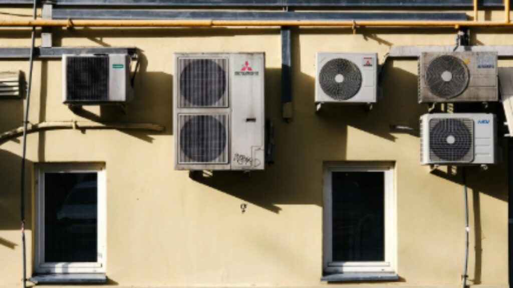 Rekomendasi AC terbaik 2026 hemat listrik untuk kamar dan ruang keluarga