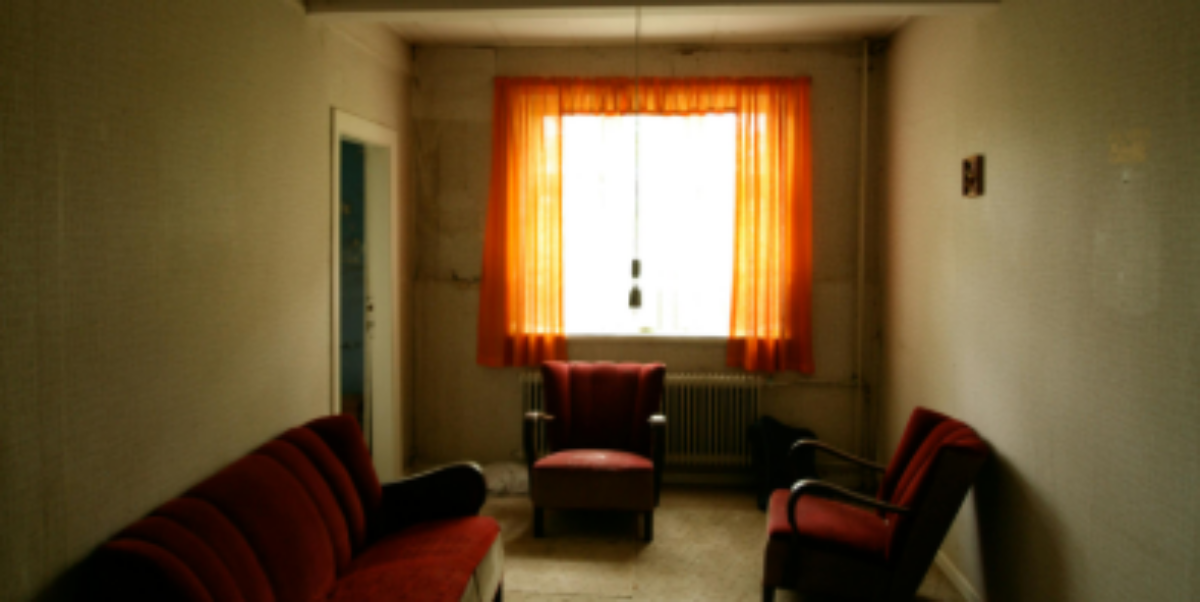 Ilustrasi rumah terasa asing setelah kehilangan ibu