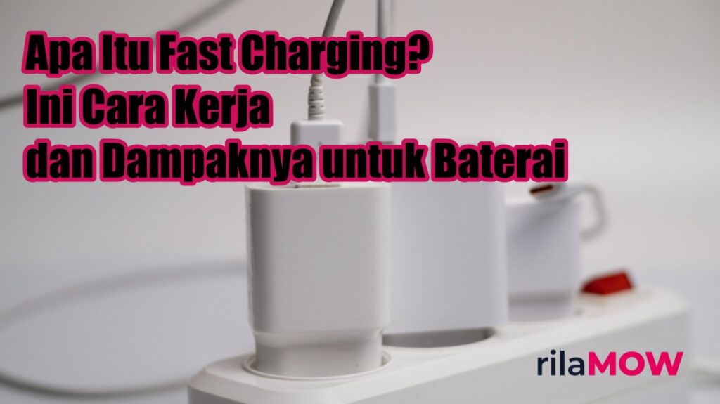 Smartphone sedang diisi daya menggunakan teknologi fast charging modern