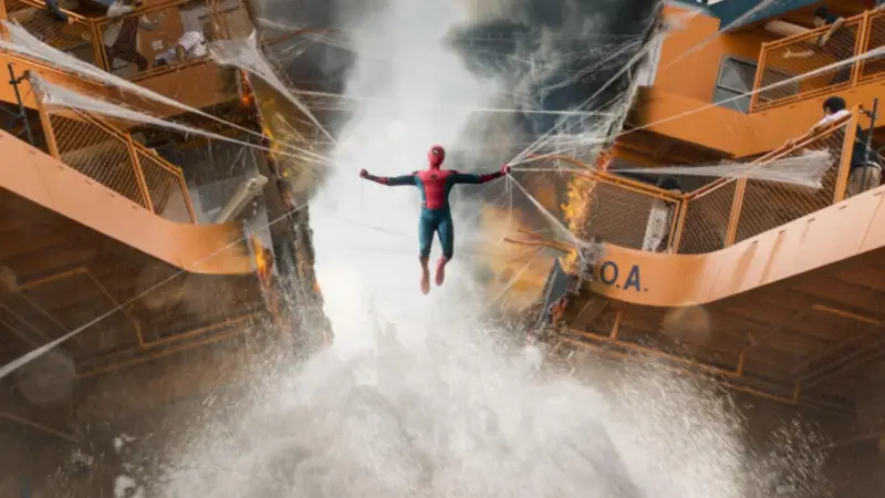 Poster Spider-Man Homecoming yang dibintangi Tom Holland